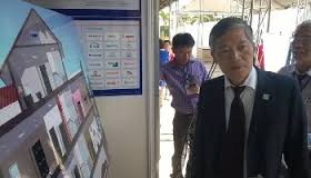 Tin tức Acis - Thứ trưởng Bộ KHCN Trần Văn Tùng đến nghe thuyết trình về công nghệ nhà thông minh ACIS tại Triển Lãm Công Nghệ Miền Đông